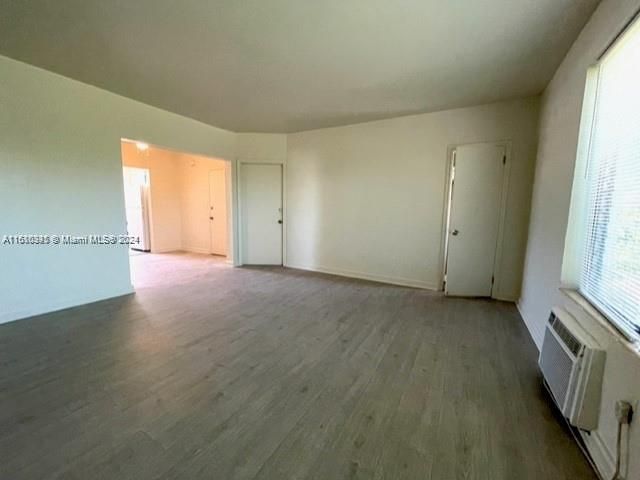 For Rent: $2,300 (2 beds, 1 baths, 1107 Square Feet)