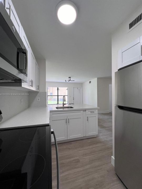 Active With Contract: $2,450 (2 beds, 2 baths, 750 Square Feet)