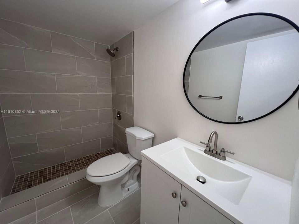 Active With Contract: $2,450 (2 beds, 2 baths, 750 Square Feet)