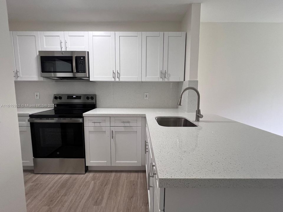 Active With Contract: $2,450 (2 beds, 2 baths, 750 Square Feet)