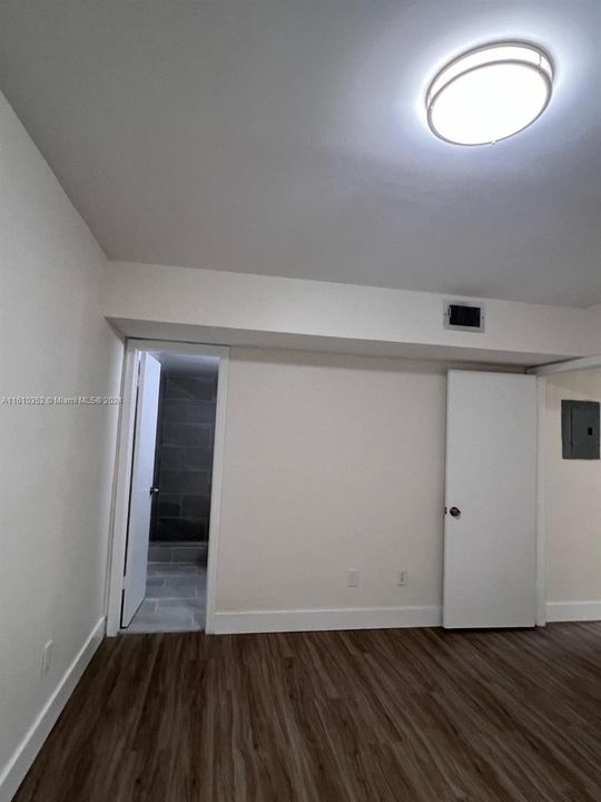 Active With Contract: $2,450 (2 beds, 2 baths, 750 Square Feet)