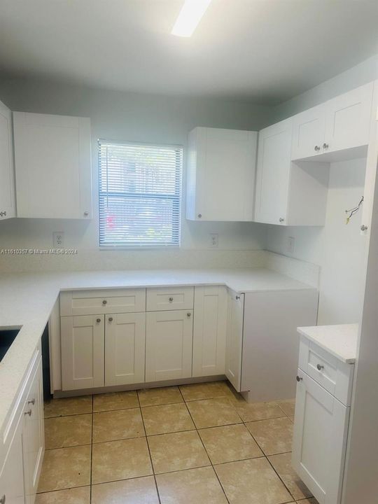 Recently Rented: $1,695 (1 beds, 1 baths, 595 Square Feet)