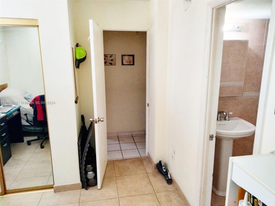 For Sale: $440,000 (2 beds, 2 baths, 850 Square Feet)