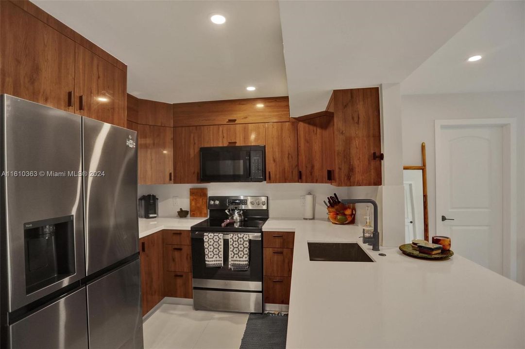 For Rent: $2,750 (2 beds, 2 baths, 1275 Square Feet)