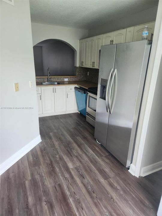 For Rent: $1,900 (2 beds, 2 baths, 822 Square Feet)