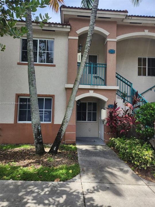 For Rent: $1,900 (2 beds, 2 baths, 822 Square Feet)