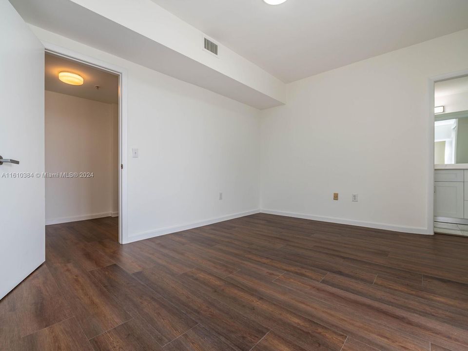 For Rent: $4,000 (2 beds, 2 baths, 1040 Square Feet)