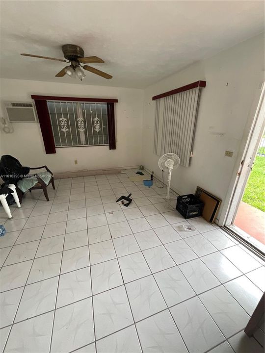 Vendido Recientemente: $400,000 (3 camas, 2 baños, 1110 Pies cuadrados)