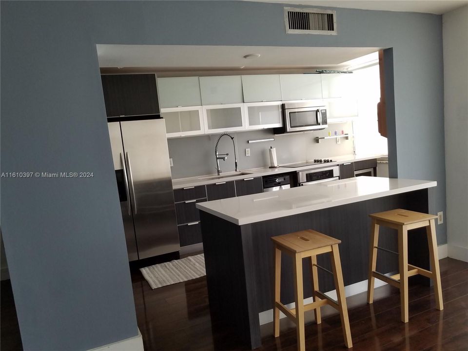 En Venta: $357,000 (2 camas, 2 baños, 1565 Pies cuadrados)