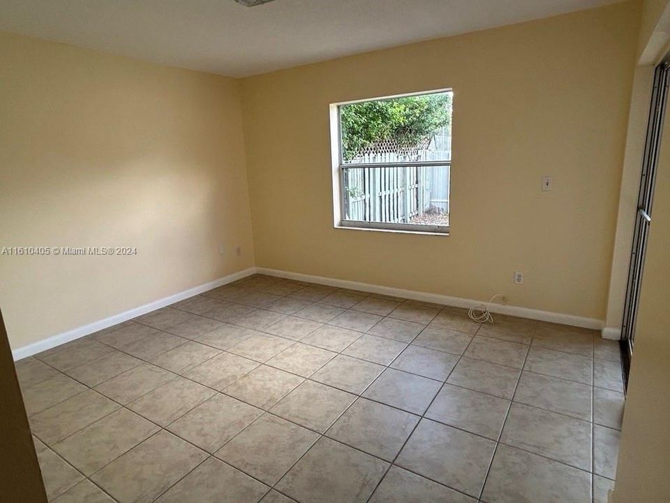 For Rent: $2,600 (3 beds, 2 baths, 1197 Square Feet)