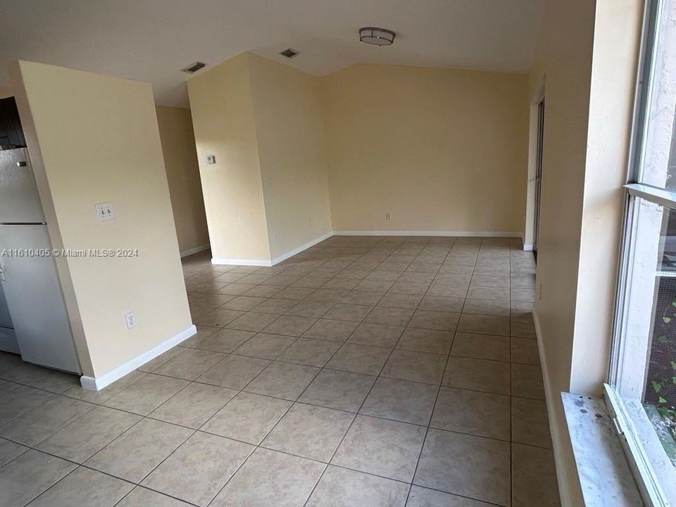 For Rent: $2,600 (3 beds, 2 baths, 1197 Square Feet)