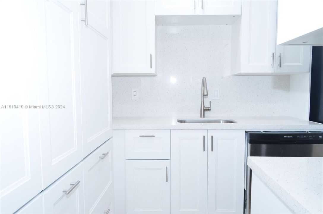 For Rent: $2,900 (2 beds, 2 baths, 1040 Square Feet)