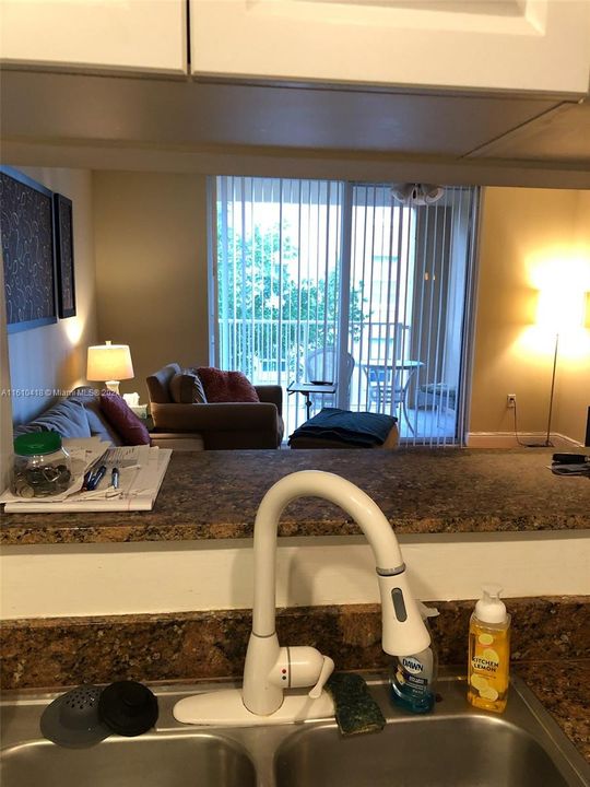 For Rent: $2,200 (1 beds, 1 baths, 730 Square Feet)