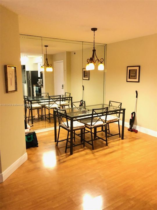 For Rent: $2,200 (1 beds, 1 baths, 730 Square Feet)