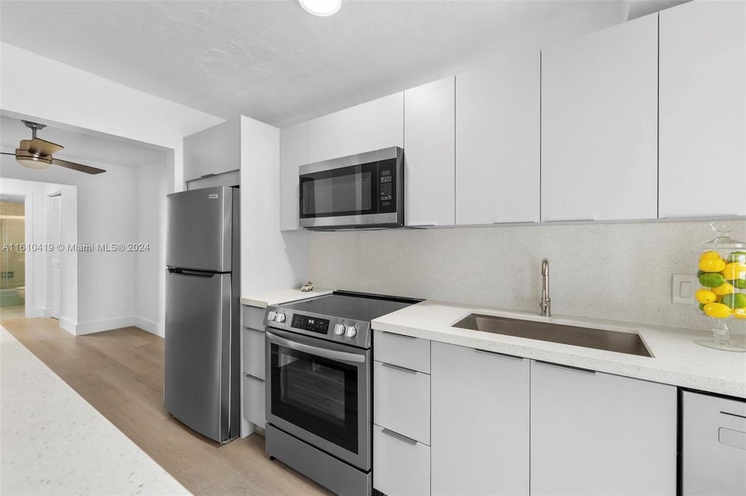 For Rent: $2,700 (1 beds, 1 baths, 768 Square Feet)