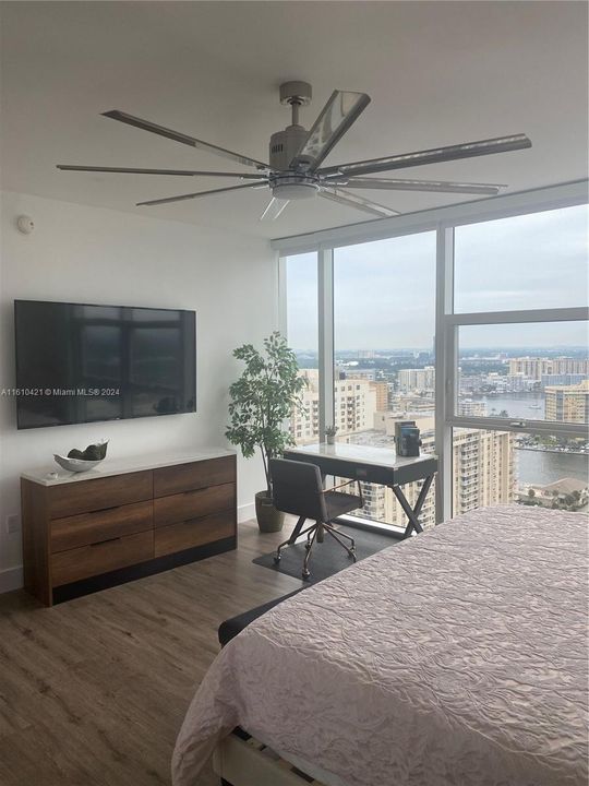 For Rent: $4,300 (1 beds, 1 baths, 871 Square Feet)