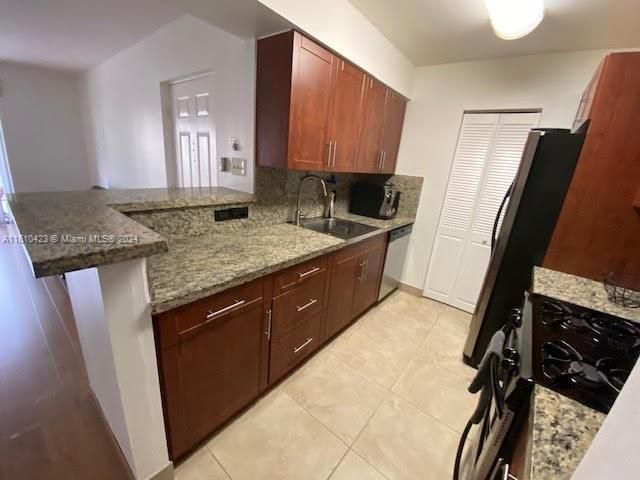 For Rent: $2,000 (1 beds, 1 baths, 808 Square Feet)