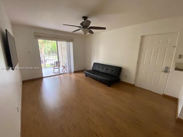 For Rent: $2,000 (1 beds, 1 baths, 808 Square Feet)