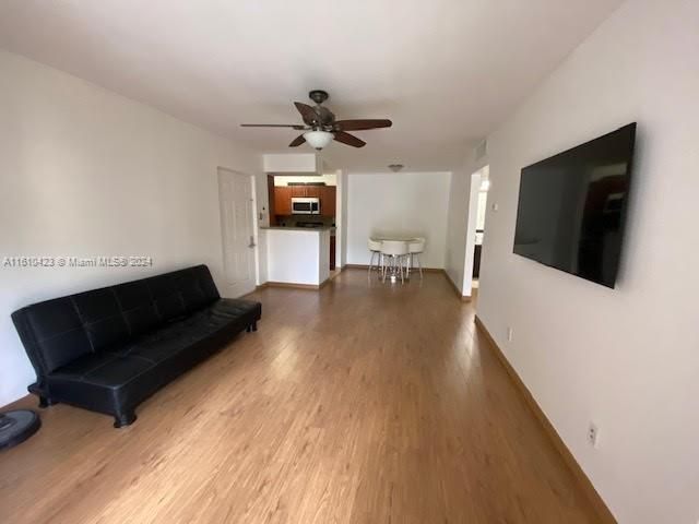 For Rent: $2,000 (1 beds, 1 baths, 808 Square Feet)