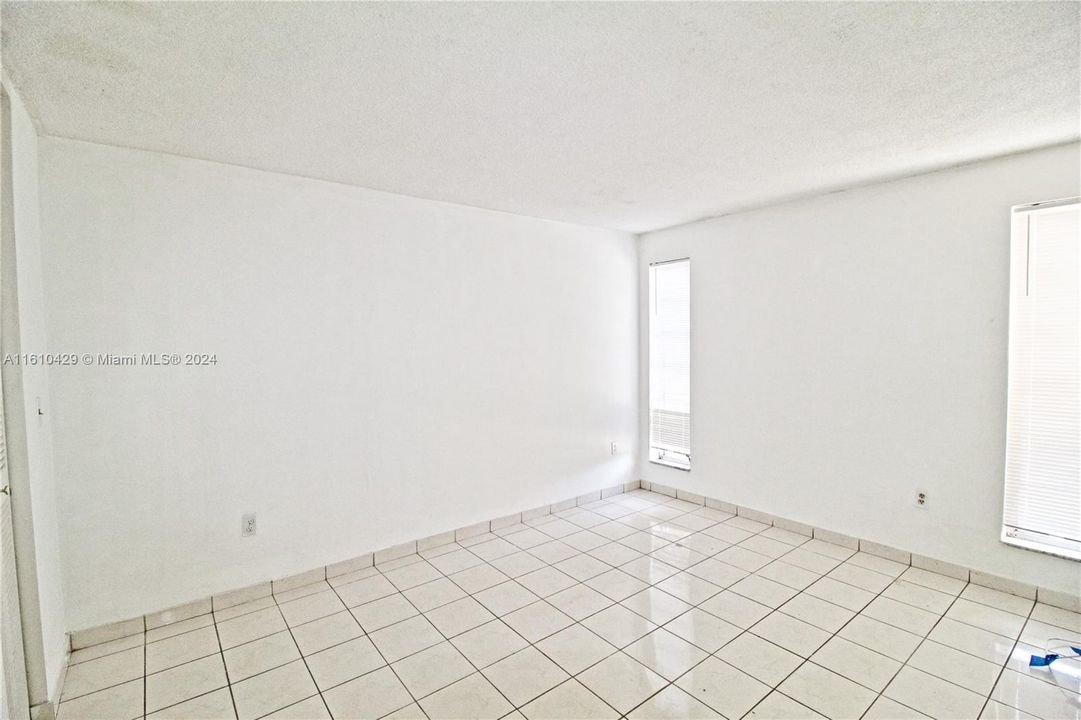 For Rent: $2,000 (2 beds, 1 baths, 716 Square Feet)