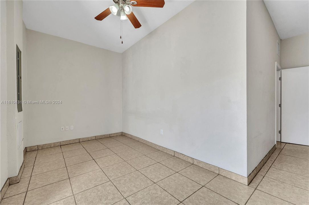 For Rent: $1,800 (2 beds, 1 baths, 600 Square Feet)