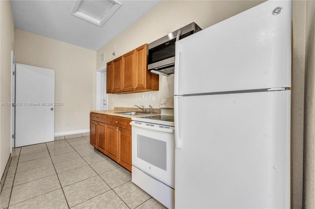 For Rent: $1,800 (2 beds, 1 baths, 600 Square Feet)