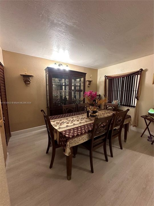 For Sale: $319,900 (3 beds, 2 baths, 1040 Square Feet)