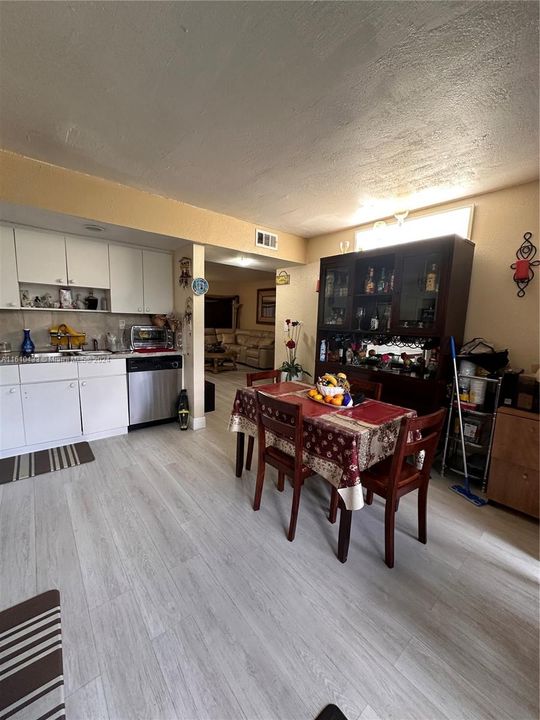 En Venta: $319,900 (3 camas, 2 baños, 1040 Pies cuadrados)