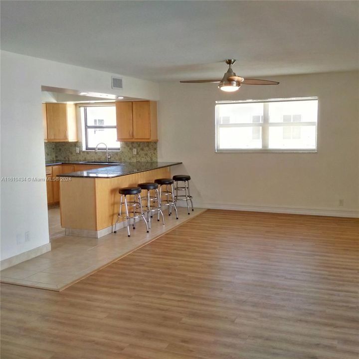 For Sale: $549,900 (2 beds, 2 baths, 1267 Square Feet)