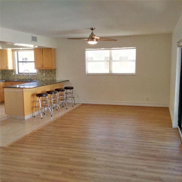 For Sale: $549,900 (2 beds, 2 baths, 1267 Square Feet)