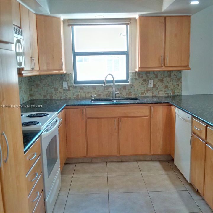 For Sale: $549,900 (2 beds, 2 baths, 1267 Square Feet)