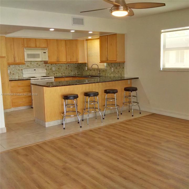 For Sale: $549,900 (2 beds, 2 baths, 1267 Square Feet)