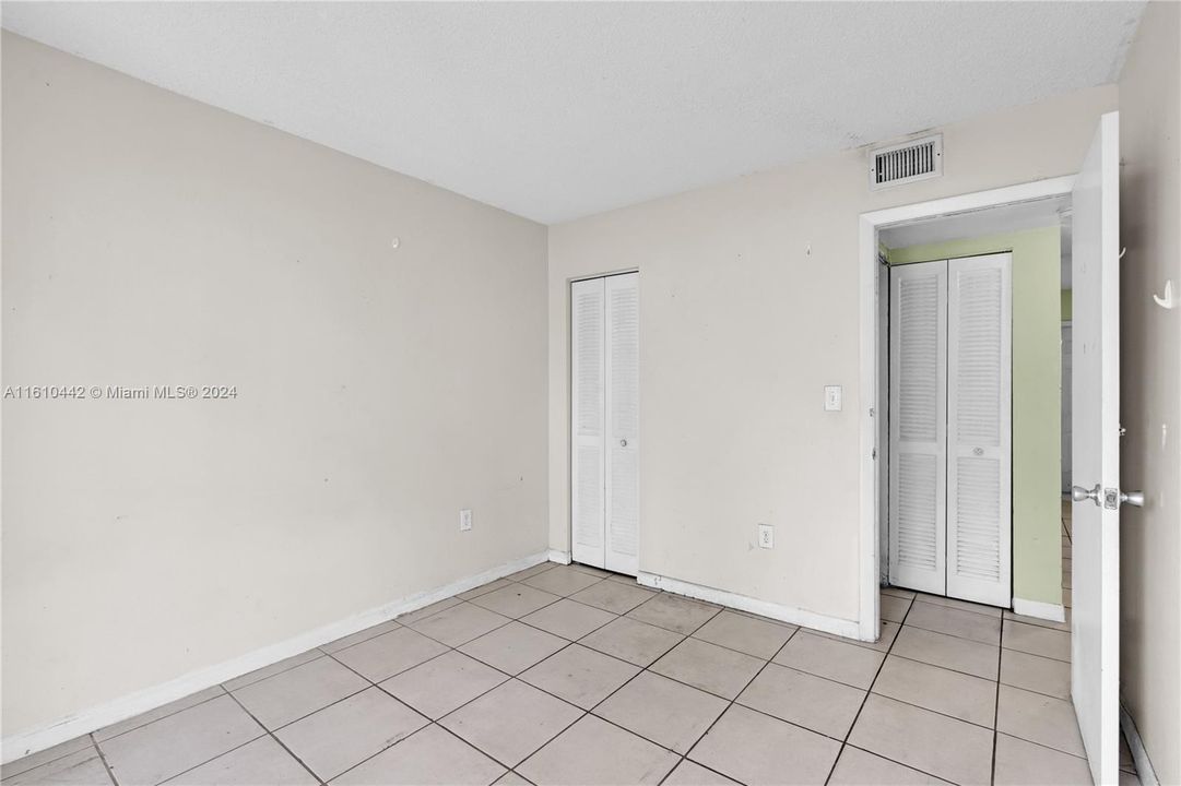 For Sale: $260,000 (2 beds, 2 baths, 825 Square Feet)