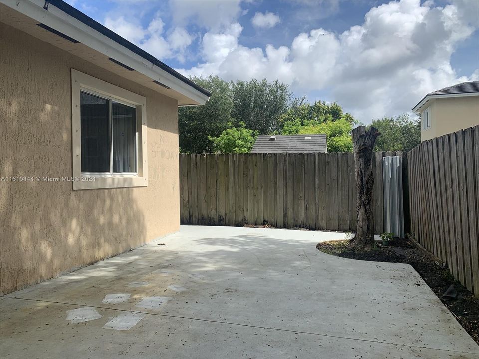 For Rent: $2,800 (3 beds, 2 baths, 1386 Square Feet)