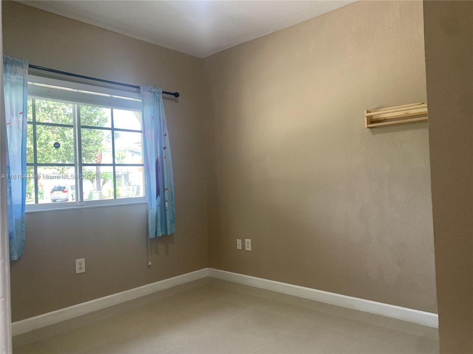 For Rent: $2,800 (3 beds, 2 baths, 1386 Square Feet)