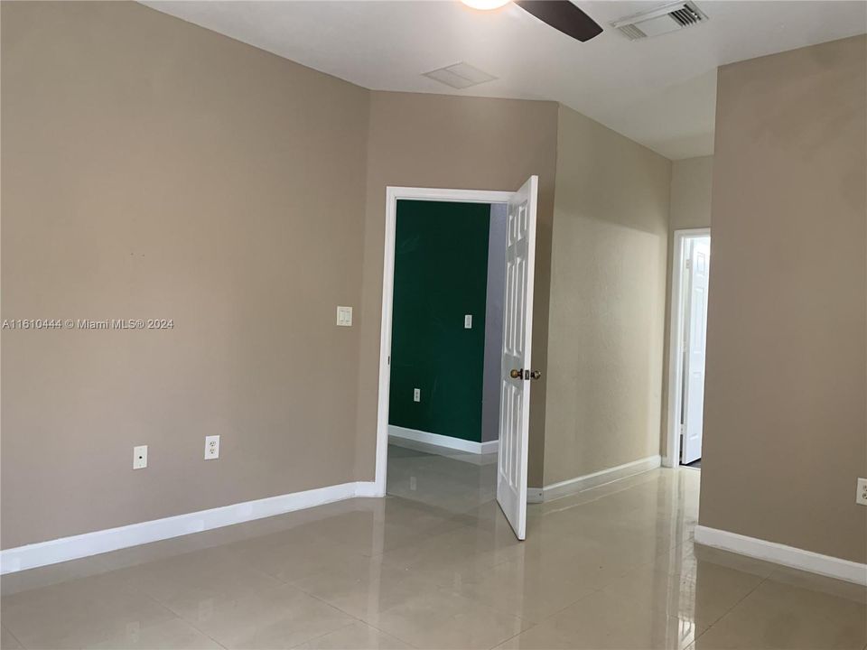For Rent: $2,800 (3 beds, 2 baths, 1386 Square Feet)