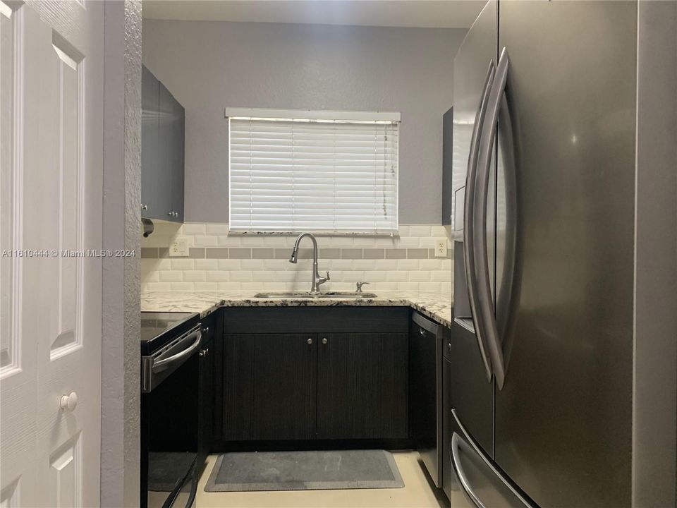 For Rent: $2,800 (3 beds, 2 baths, 1386 Square Feet)