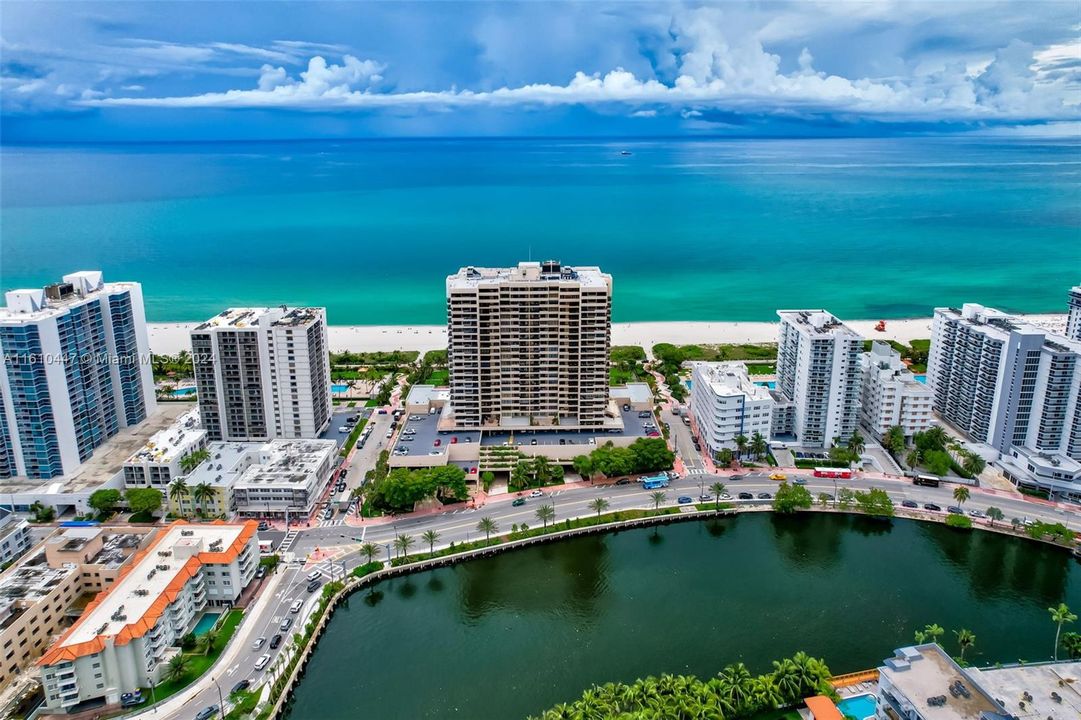 For Sale: $1,375,000 (2 beds, 2 baths, 1005 Square Feet)