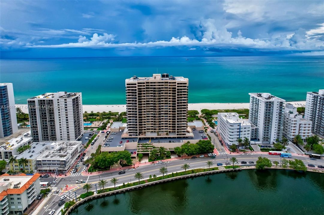 For Sale: $1,375,000 (2 beds, 2 baths, 1005 Square Feet)