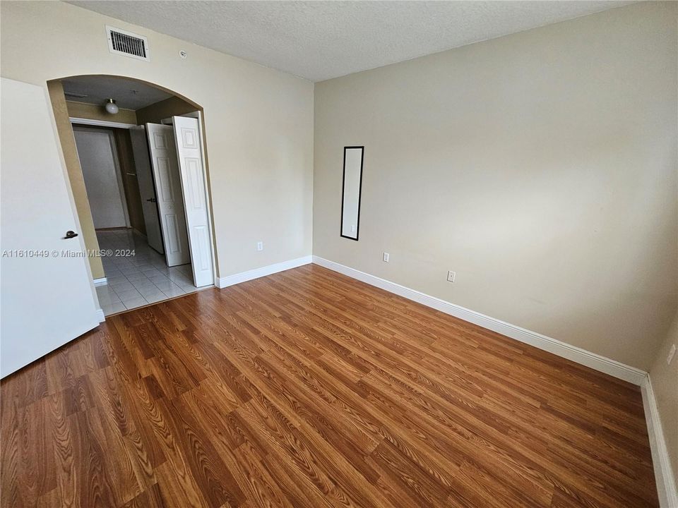 For Rent: $2,600 (2 beds, 2 baths, 1115 Square Feet)