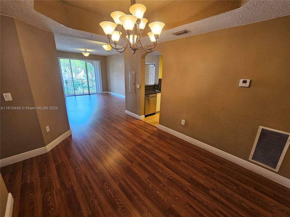 For Rent: $2,600 (2 beds, 2 baths, 1115 Square Feet)