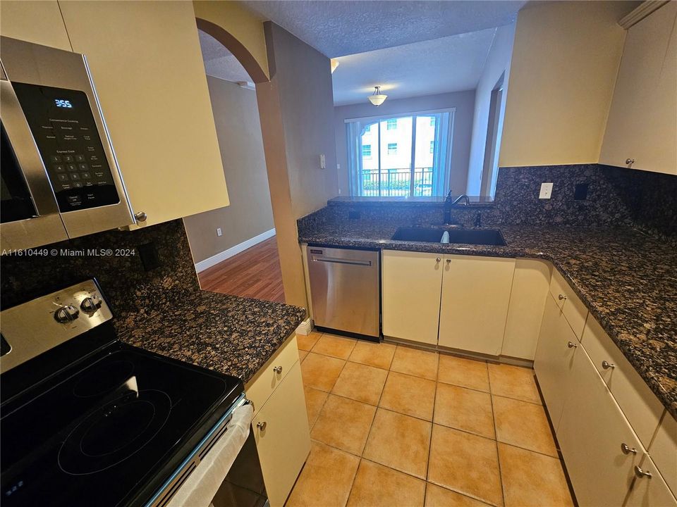 For Rent: $2,600 (2 beds, 2 baths, 1115 Square Feet)