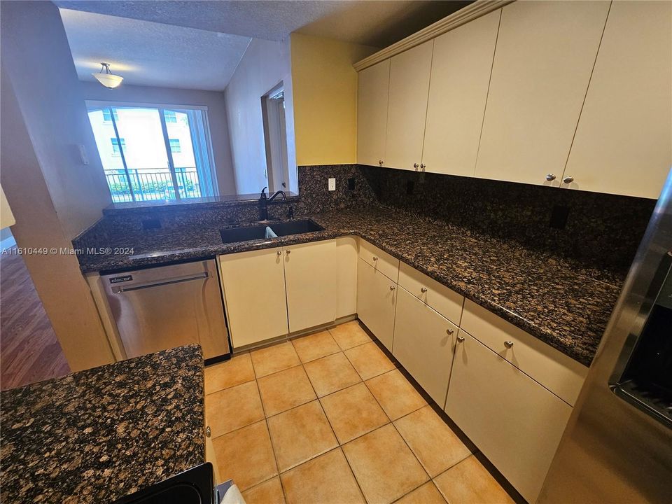 For Rent: $2,600 (2 beds, 2 baths, 1115 Square Feet)