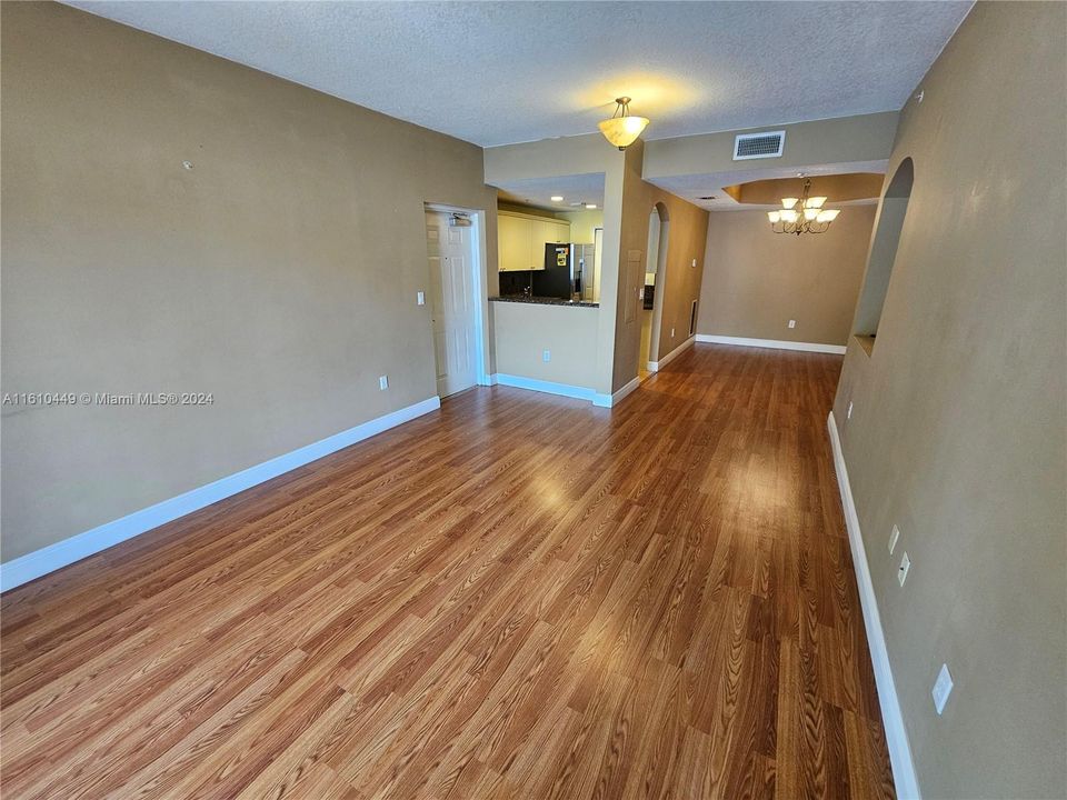 For Rent: $2,600 (2 beds, 2 baths, 1115 Square Feet)