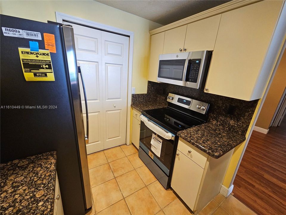 For Rent: $2,600 (2 beds, 2 baths, 1115 Square Feet)