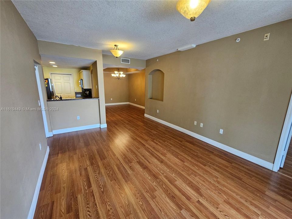 For Rent: $2,600 (2 beds, 2 baths, 1115 Square Feet)