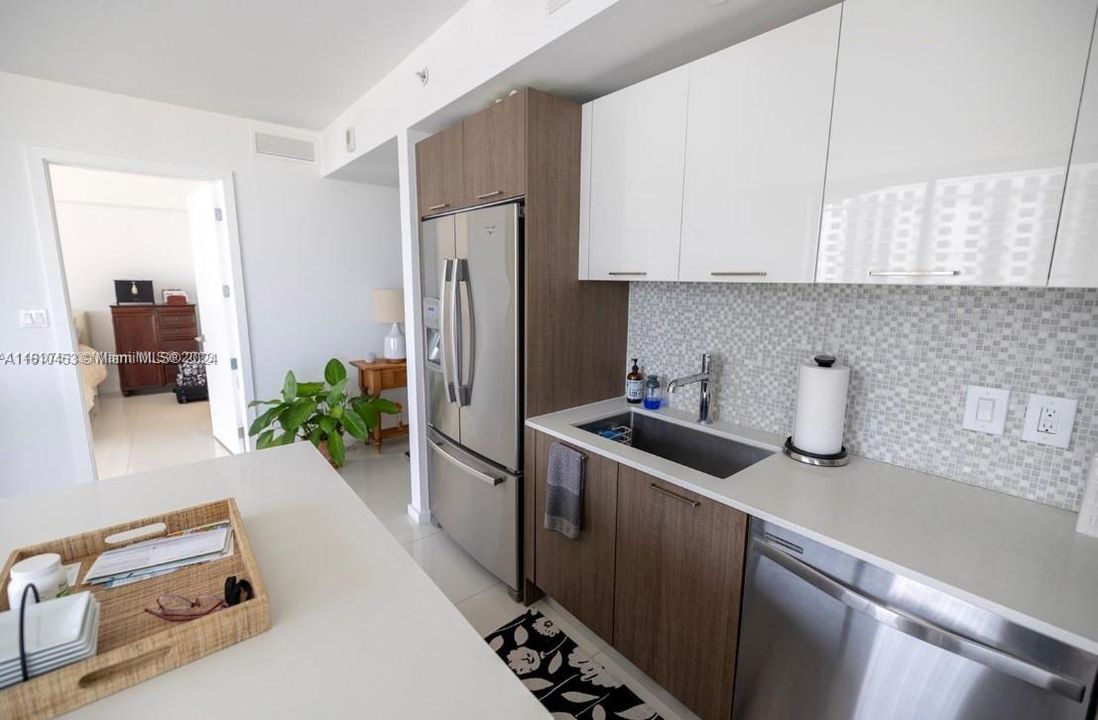 For Sale: $525,000 (2 beds, 2 baths, 1097 Square Feet)