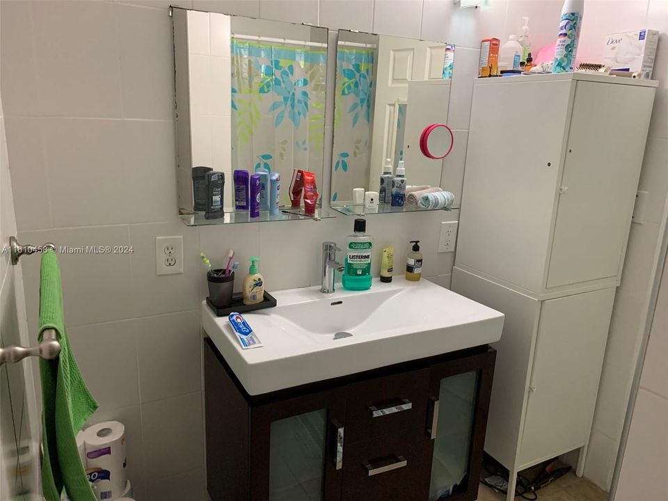 For Rent: $2,800 (2 beds, 1 baths, 3158 Square Feet)