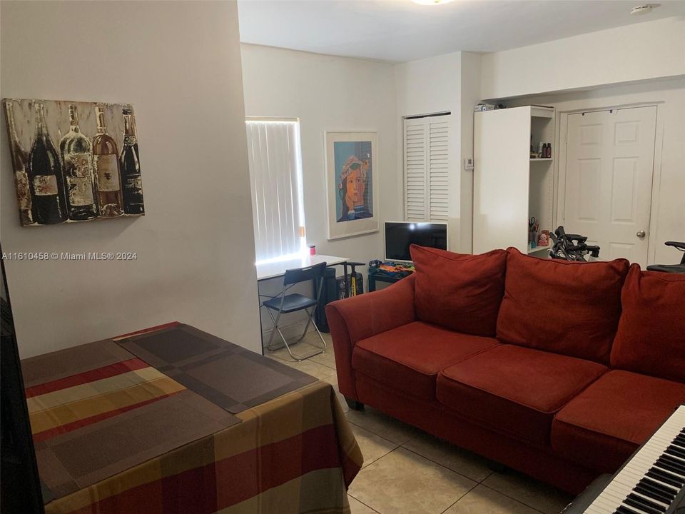 For Rent: $2,800 (2 beds, 1 baths, 3158 Square Feet)