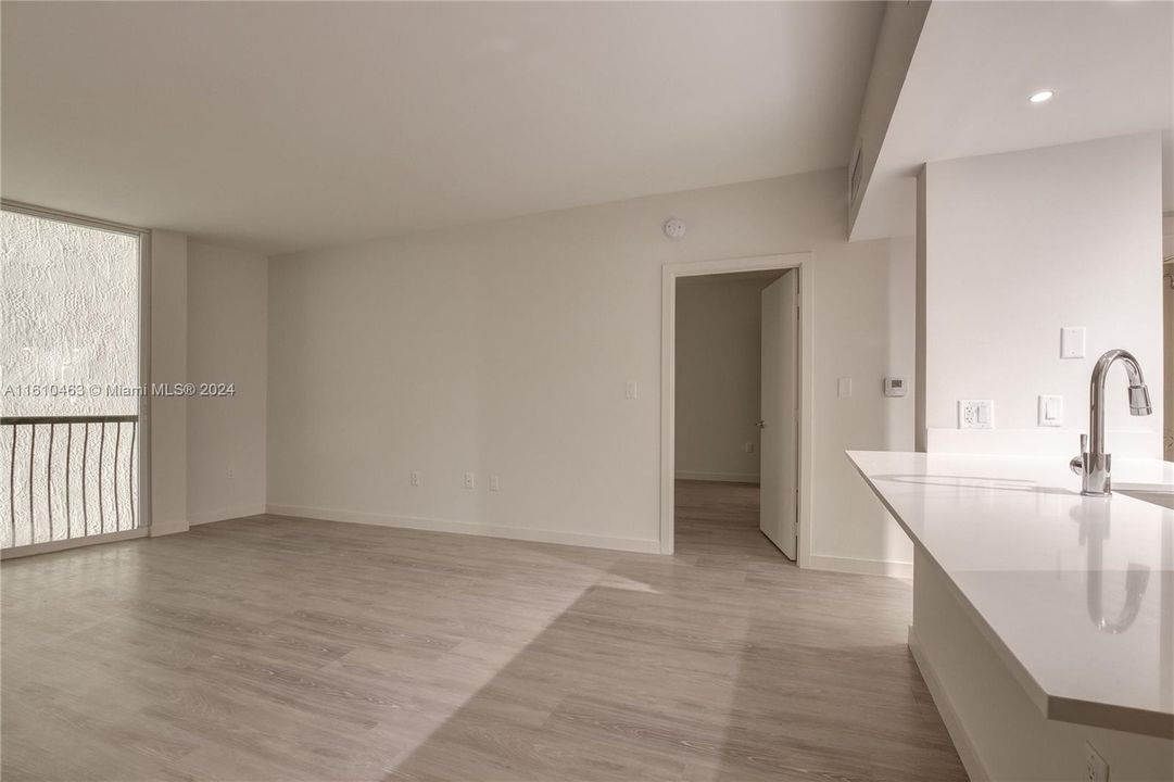 For Rent: $2,624 (1 beds, 1 baths, 708 Square Feet)